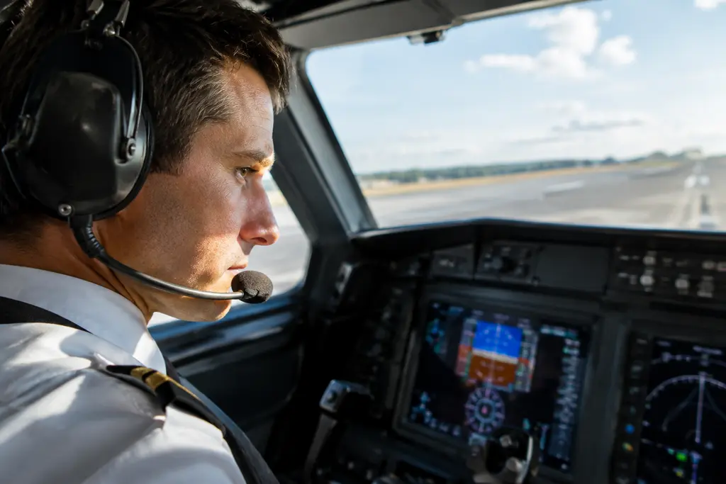SMART Pilot Safety concept with pilots reviewing air traffic data before departure